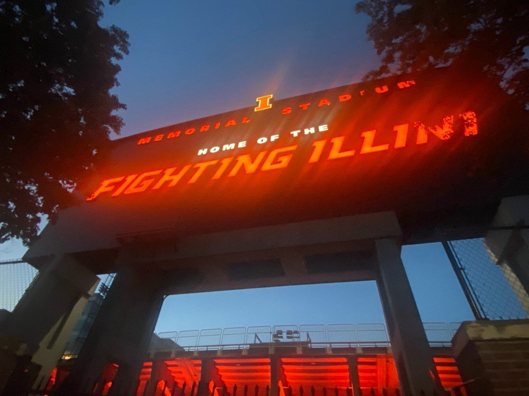 University of Illinois Memorial Stadium景点图片