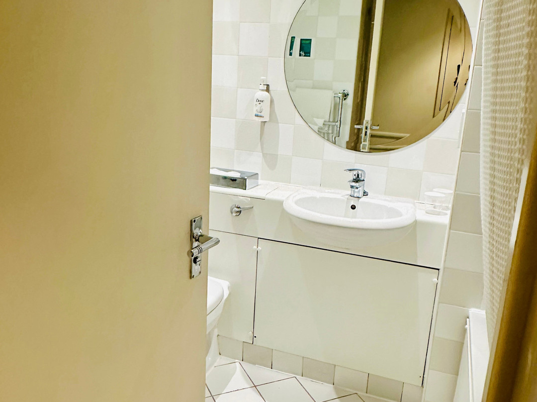 假日吉尔福德酒店主图