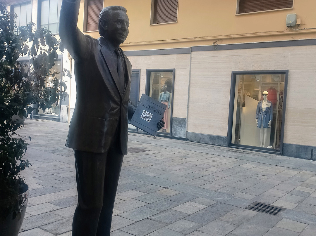 Mike Bongiorno Statue-圣雷莫必去景点