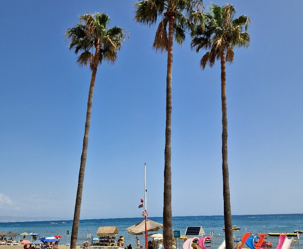 Playa de la Carihuela-托雷莫里诺斯必去景点