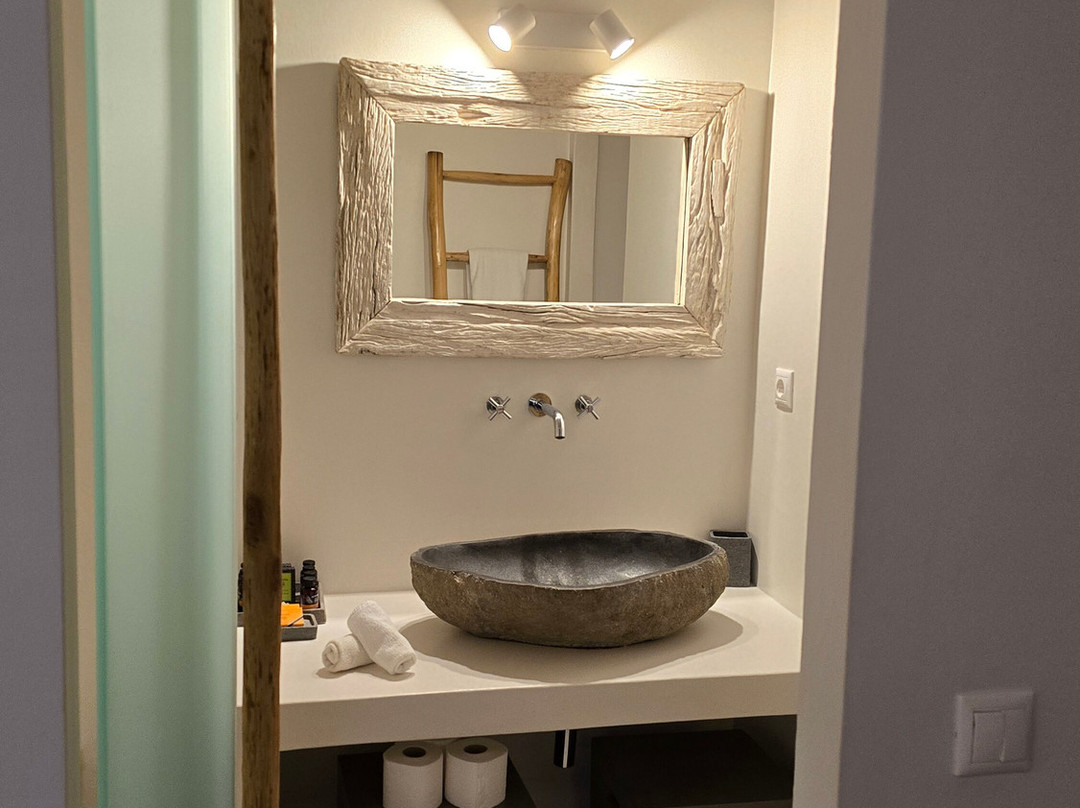 Nirome Luxury Suites主图