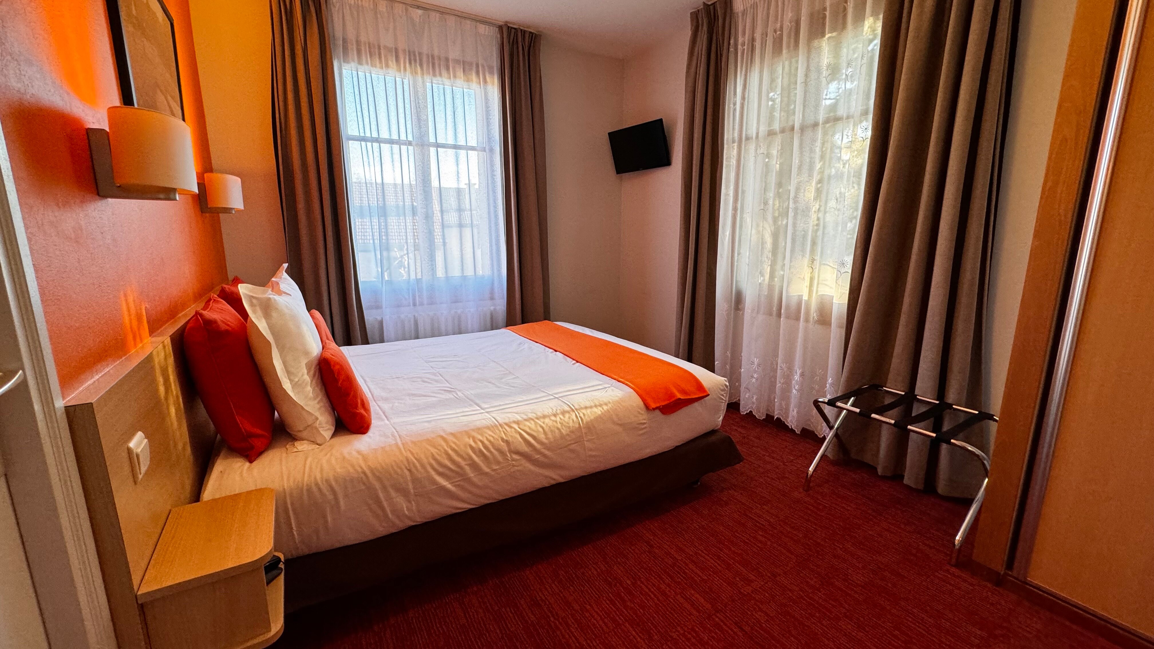 Logis Hôtel la Terrasse Fleurie-客卧