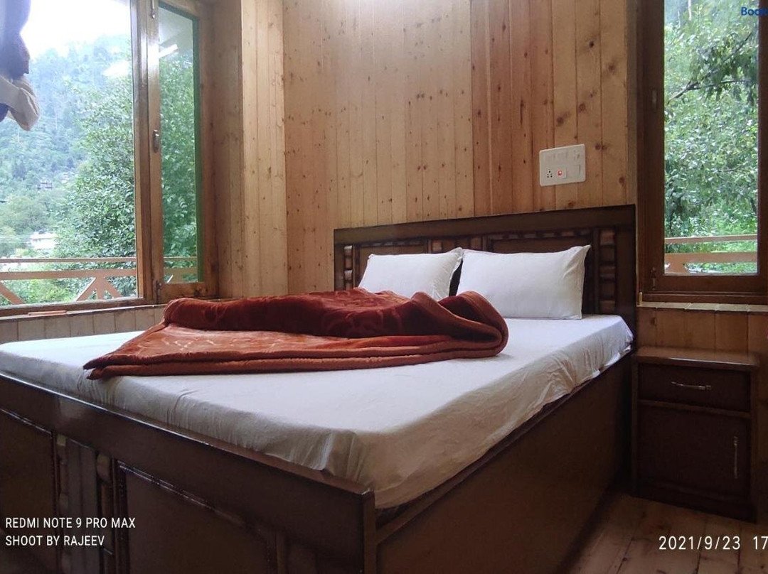 OYO Kamal Guest House Tirthan