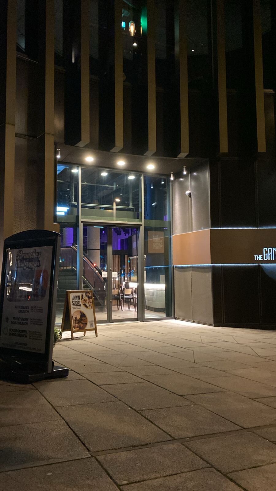 The Gantry London, Curio Collection by Hilton-浴室