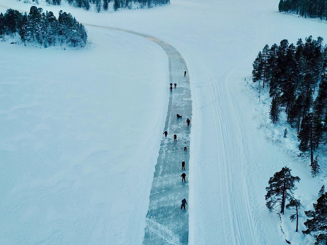 Inari Lake Skating-伊瓦洛必去景点