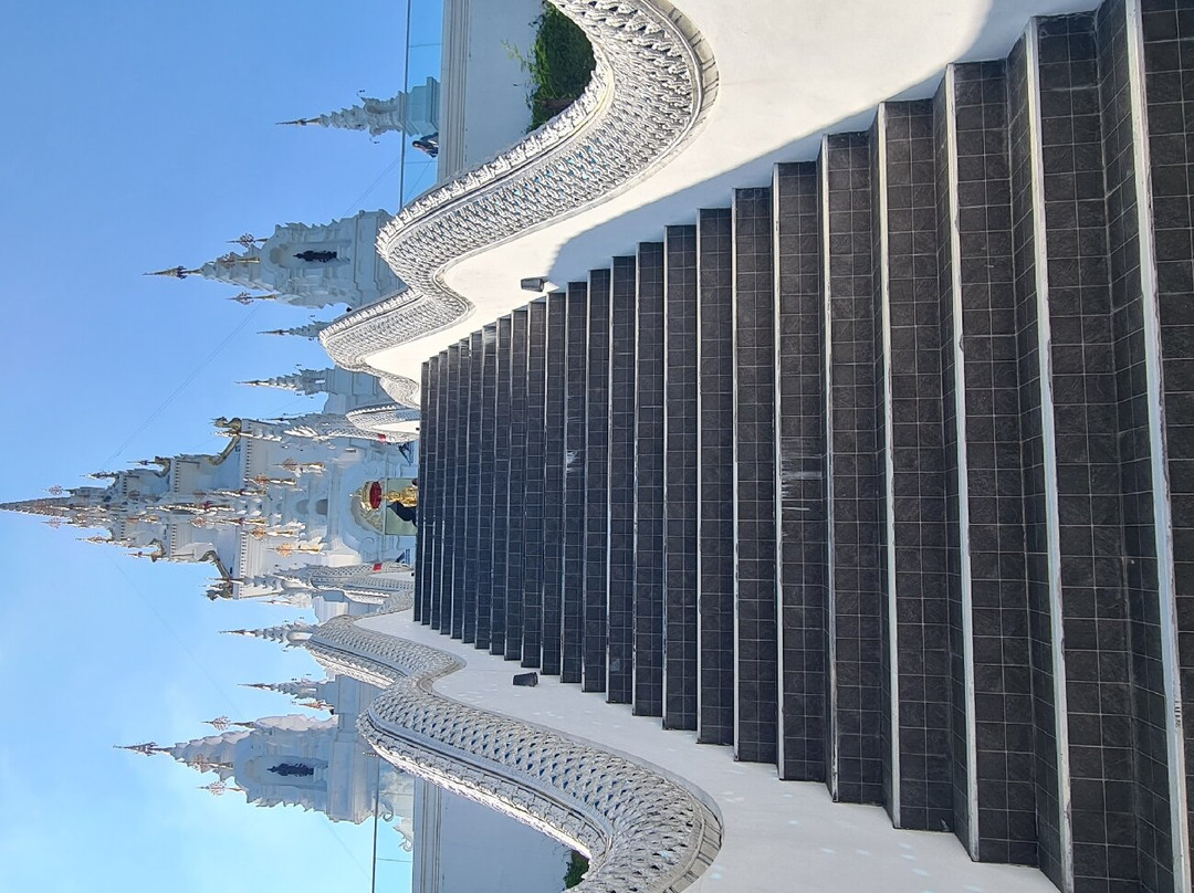 Loha Prasat Sri Mueang Pong-Mae Pong必去景点