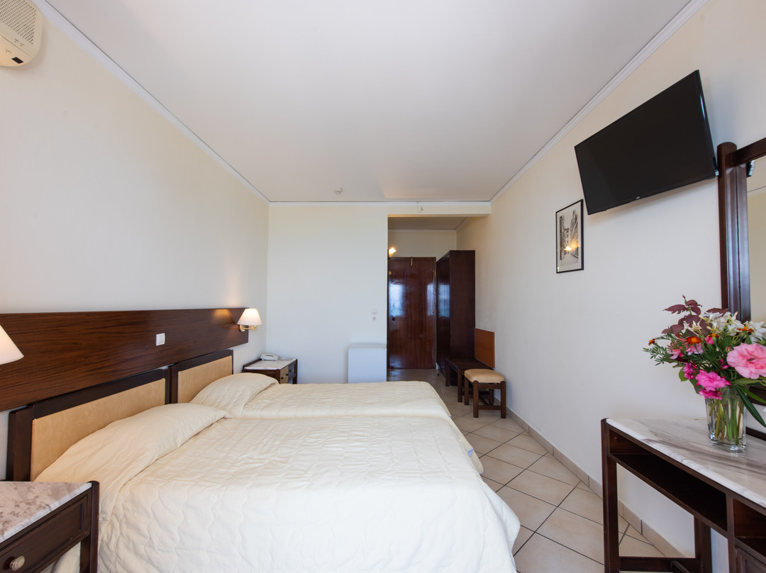 Aphrodite Beachfront Hotel主图