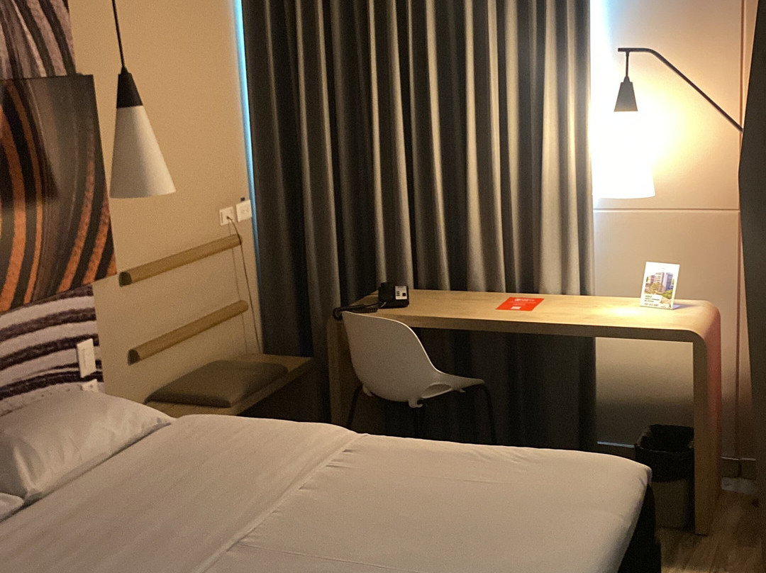 宜必思阿帕尔塔多酒店主图