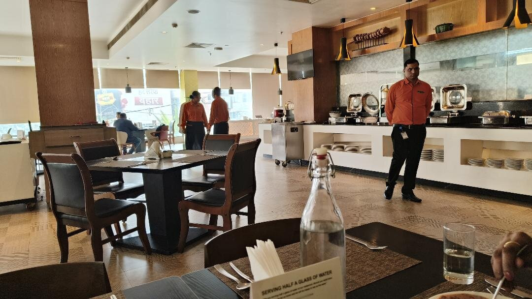 Hotel Lemon Tree Premier