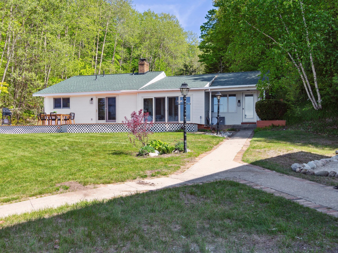 The Bay Inn Of Petoskey主图