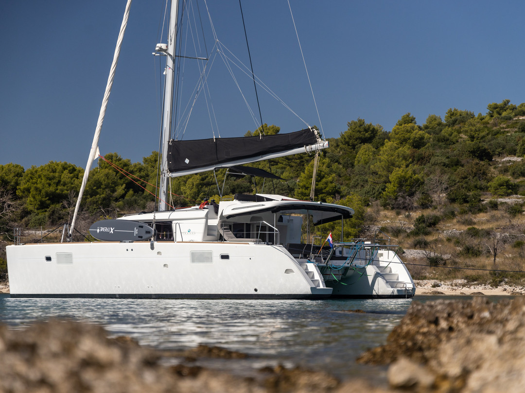 Crew Catamaran Falco Croatia-杜基拉必去景点