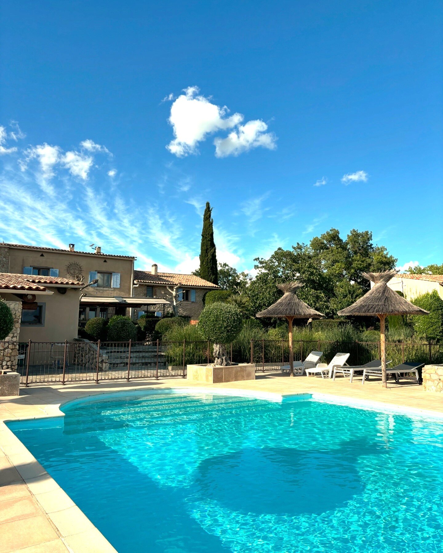 Domaine des Campeaux-泳池