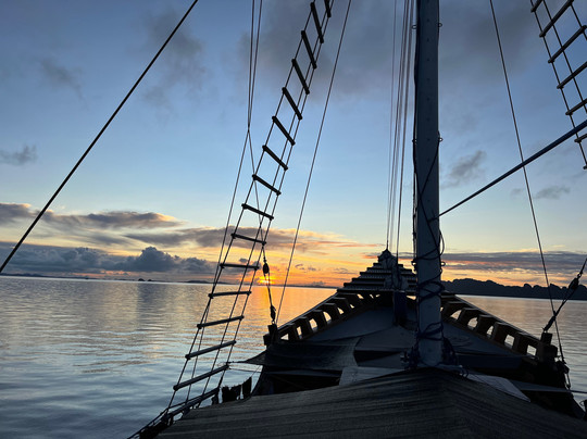 Dancing Wind Liveaboard
