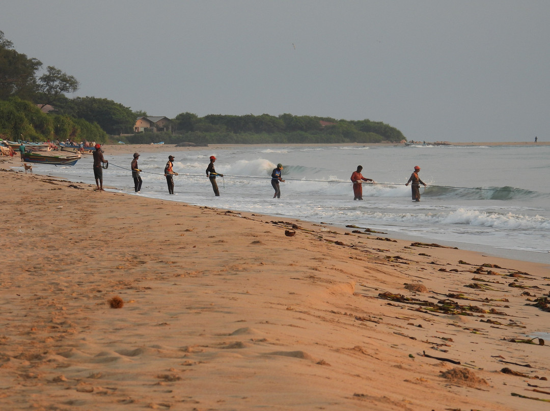尼拉维利海滩度假酒店主图
