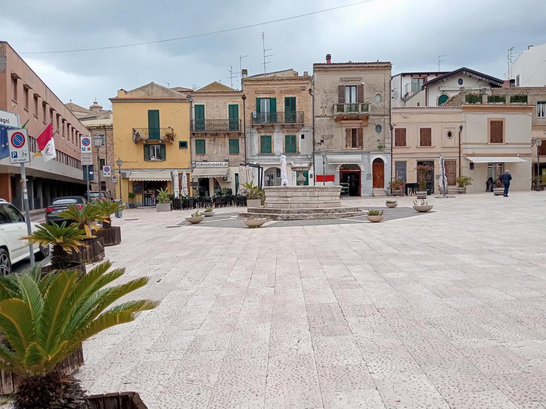 Castello Caldoresco-瓦斯托必去景点