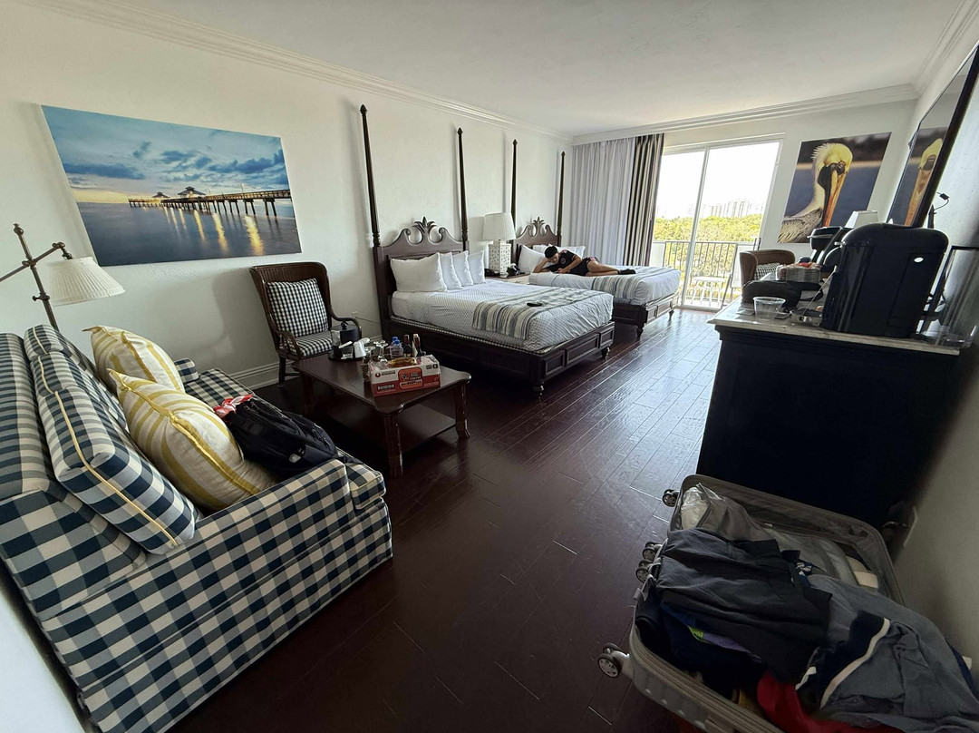 鹈鹕湾酒店主图