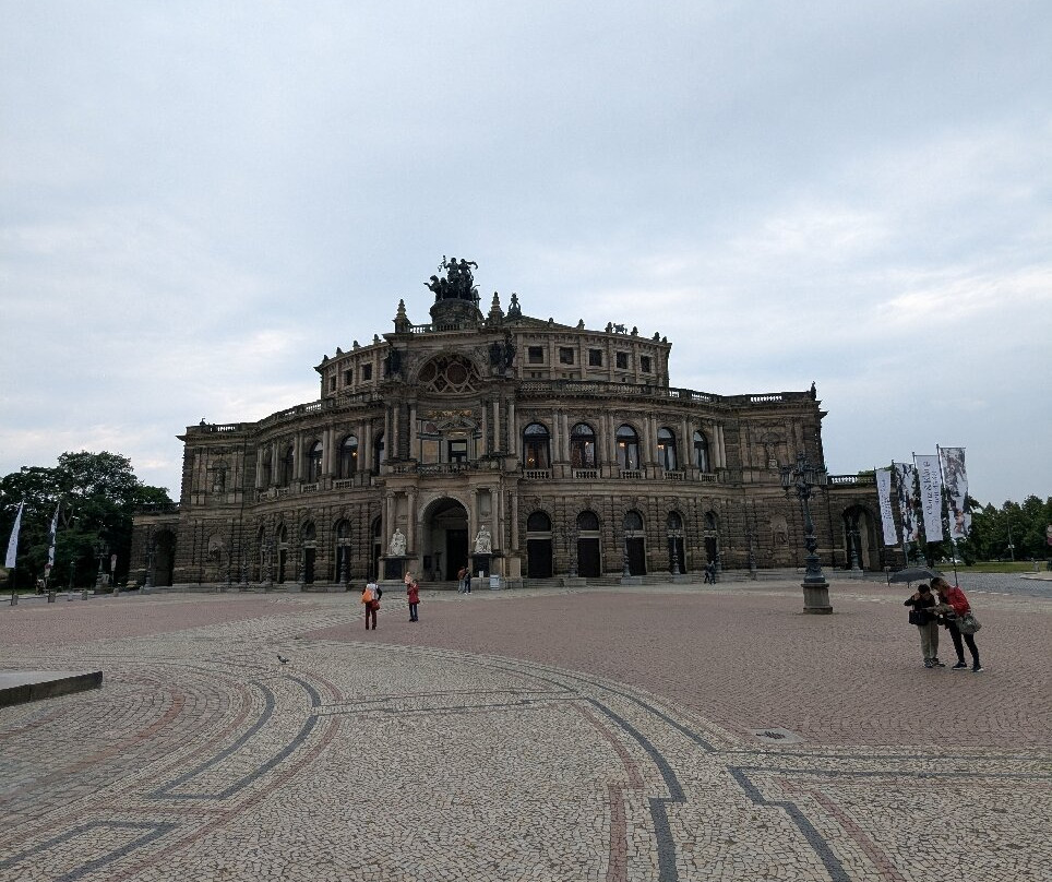 Theaterplatz-德累斯顿必去景点