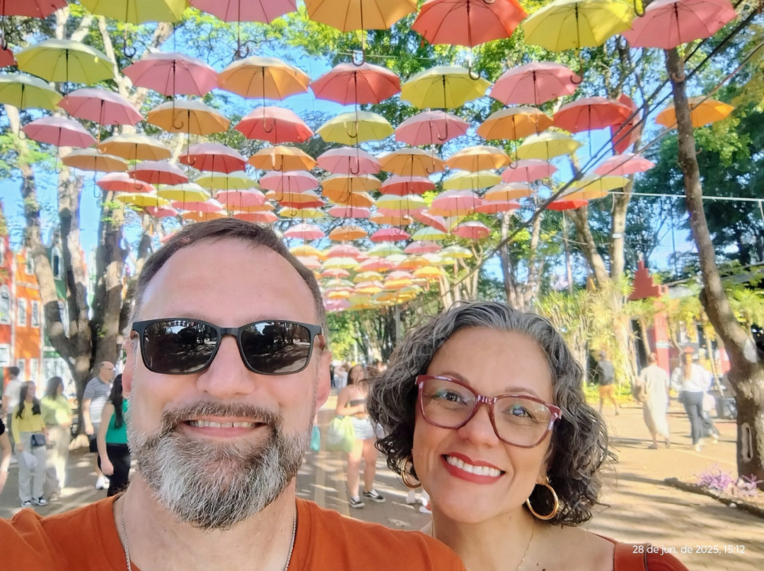 Rua dos Guardas-chuva Coloridos