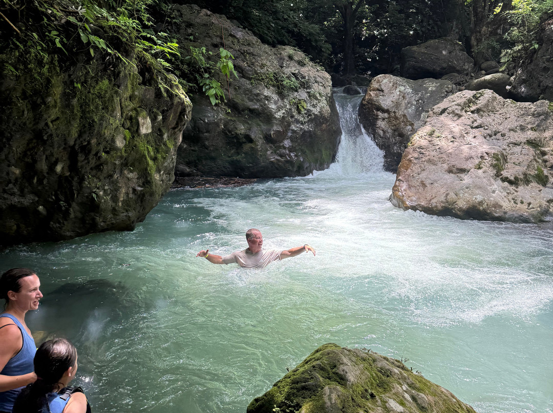 La Leona Waterfall-Curubande必去景点