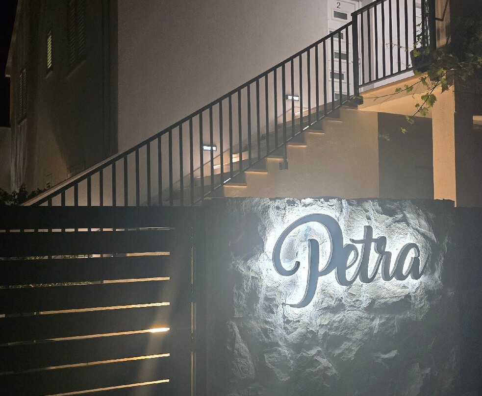 Apartment Petra With Swimming Pool