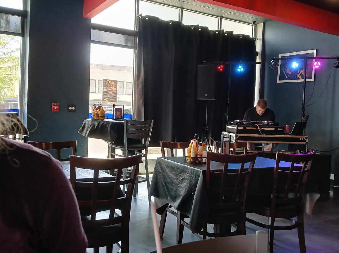 Neil St Blues-尚贝恩必去景点