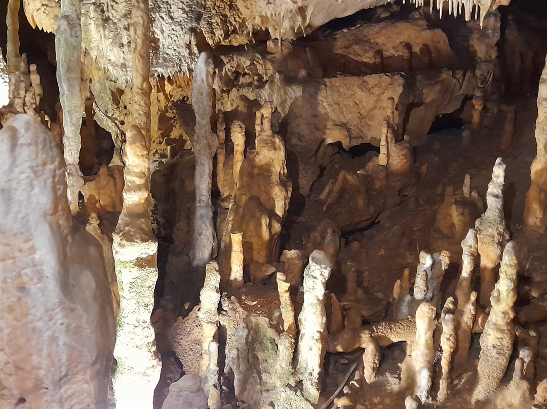 Les Grottes du Queroy-Chazelles必去景点