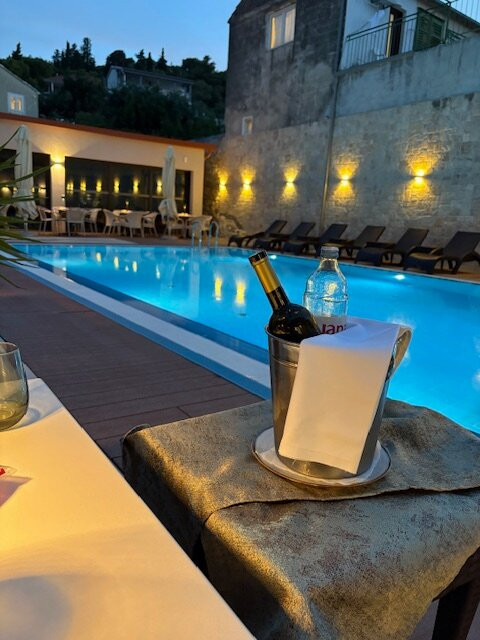 波若维尼克酒店主图