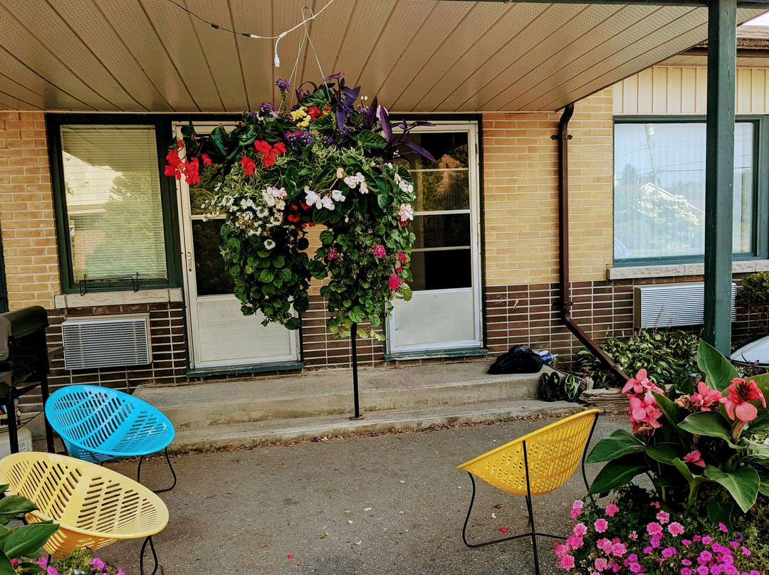 Presqu'ile Beach Motel