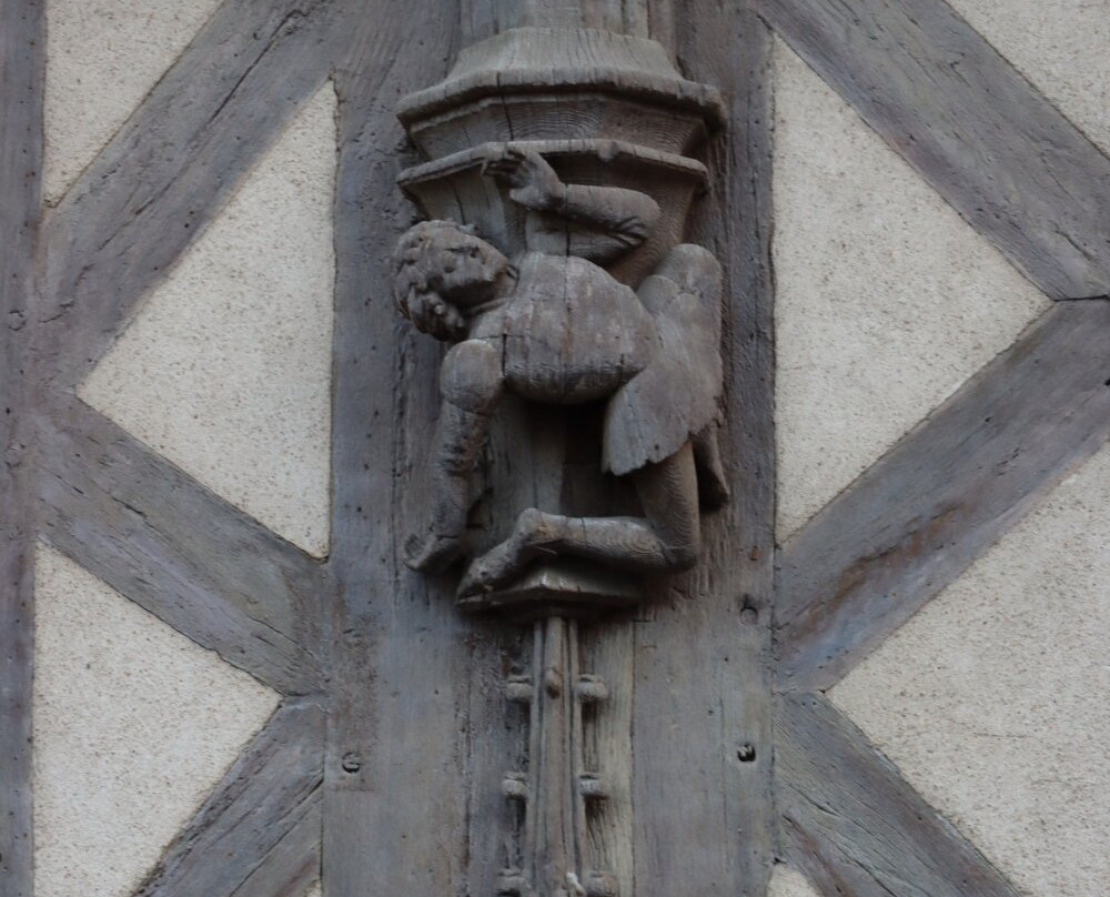 Maison de l'Acrobate-布洛瓦必去景点