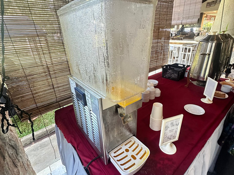 珍拉丁苏里亚厄里亚酒店主图