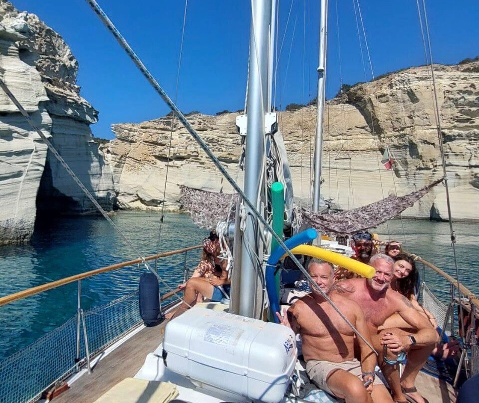 Katerina Sailing-Adamas必去景点