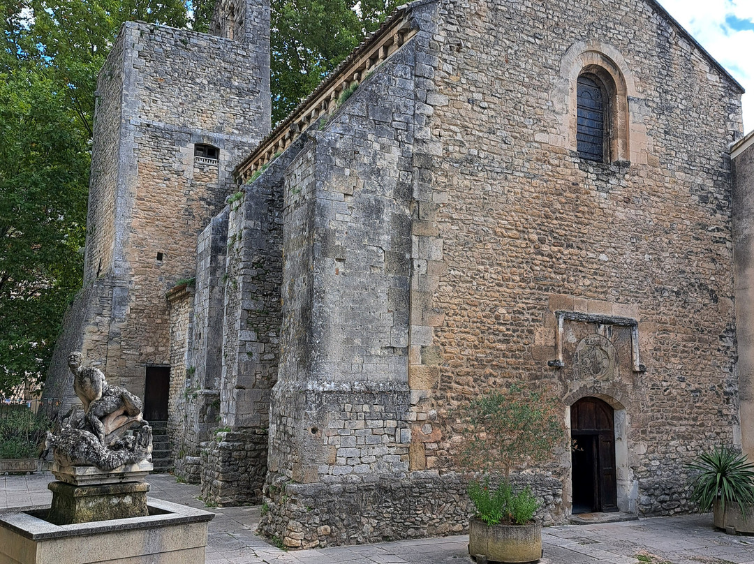 Eglise Notre-Dame Et Saint-Veran-泉水小镇必去景点