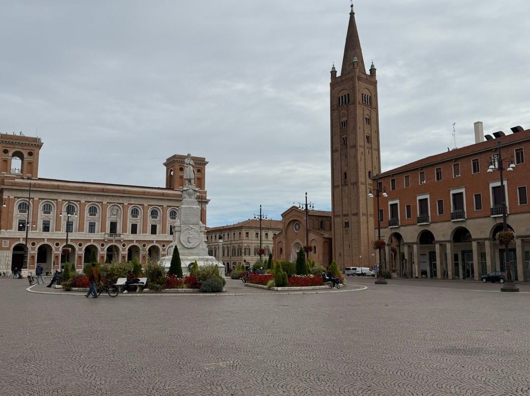 Piazza Aurelio Saffi-弗利必去景点