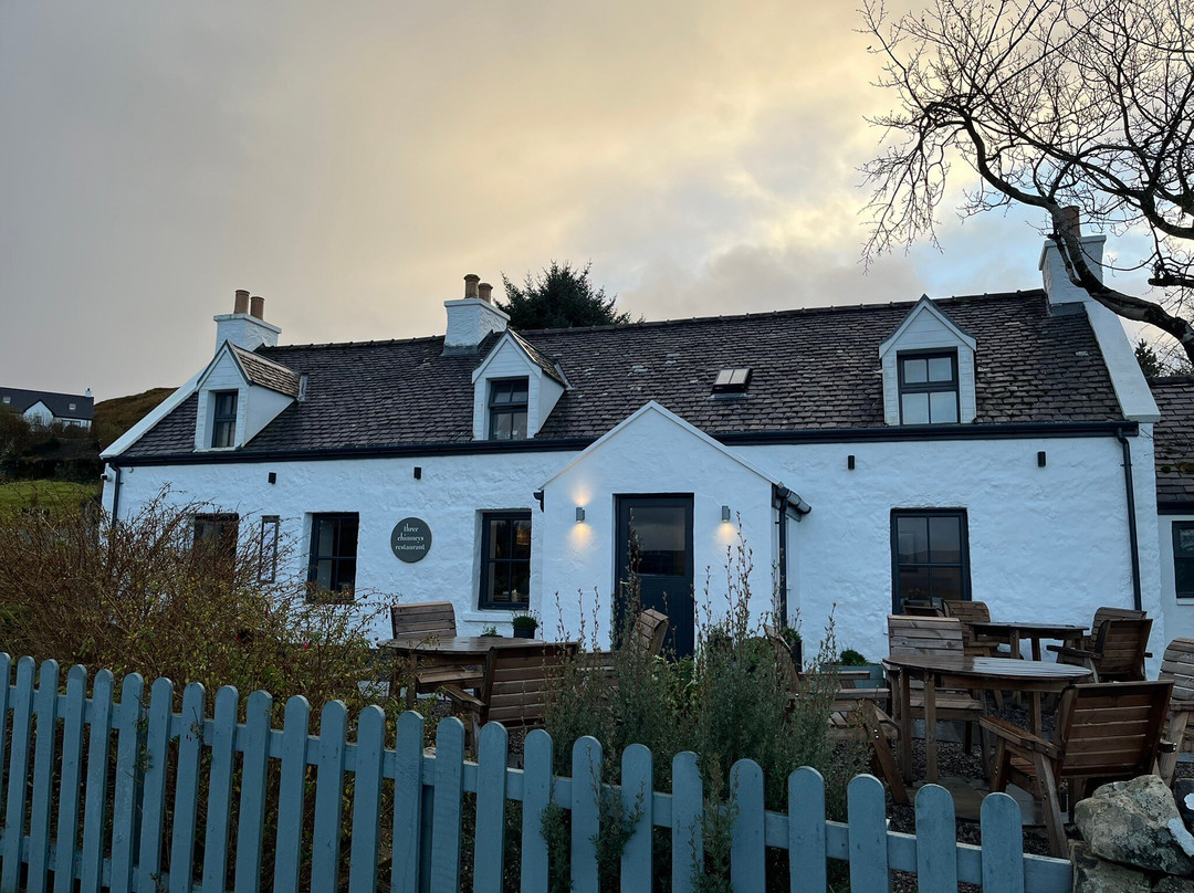 The Three Chimneys House Over-By主图