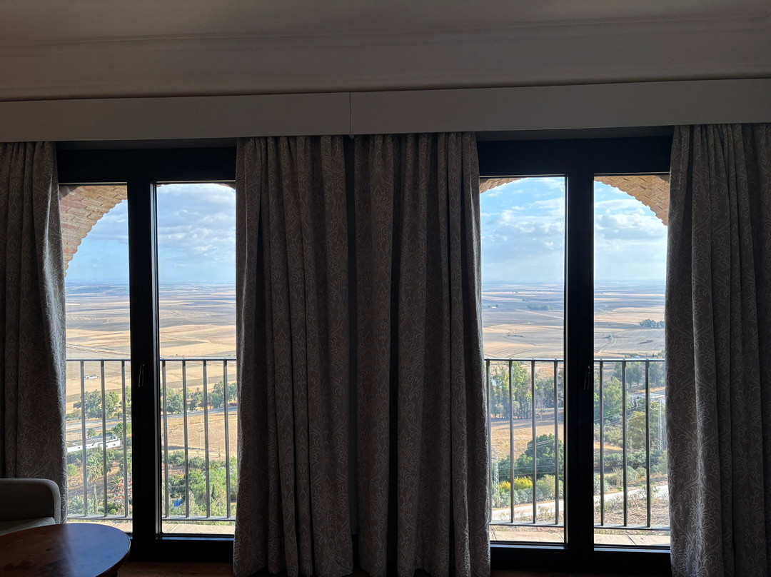 帕拉多卡莫纳酒店主图