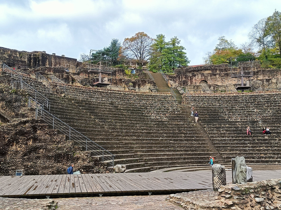 富维耶古罗马剧场-里昂必去景点