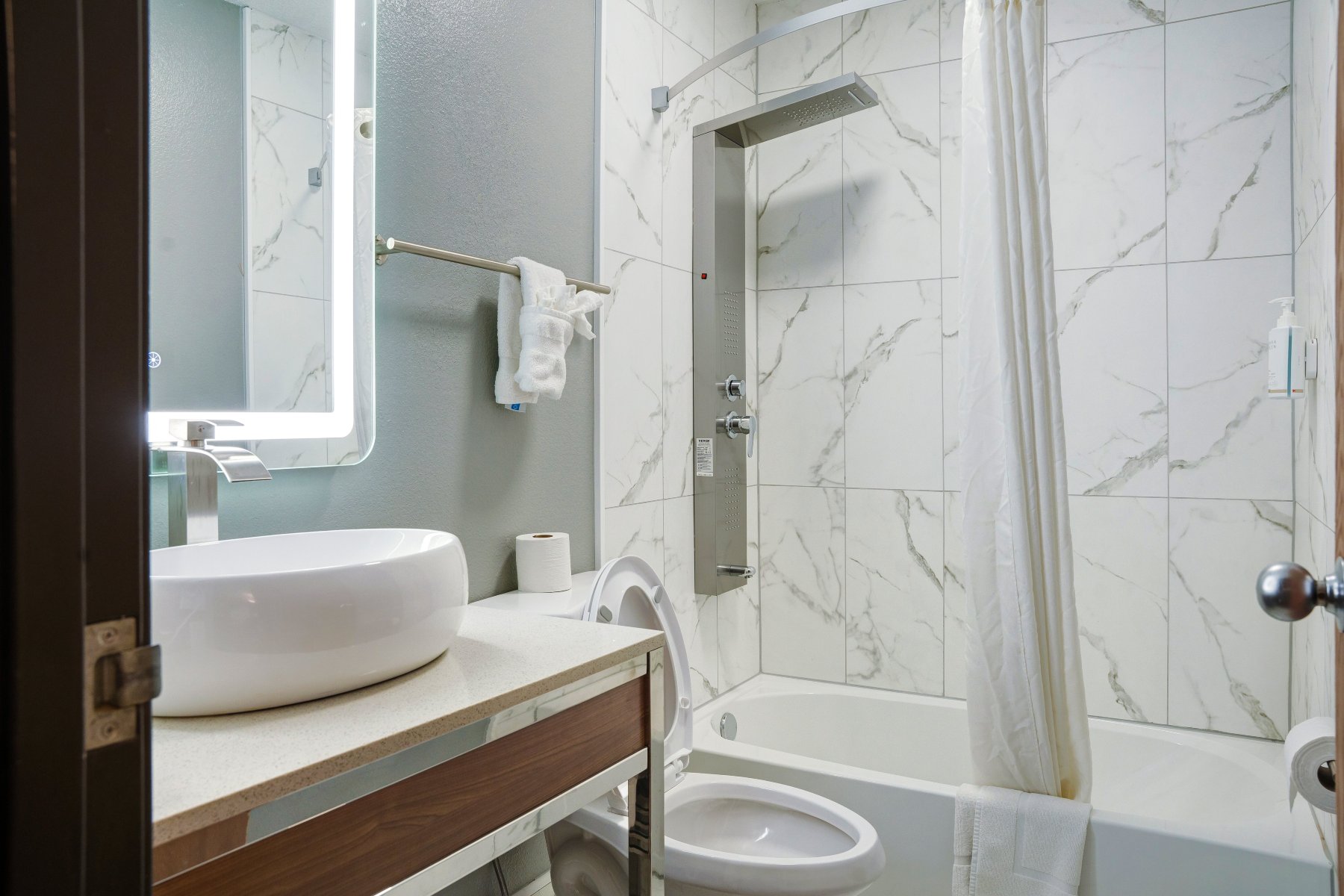 Days Inn by Wyndham Omaha NE-浴室