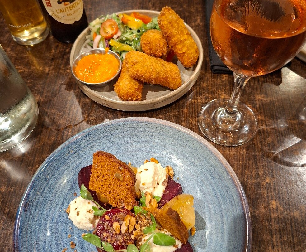 The Waterfront主图