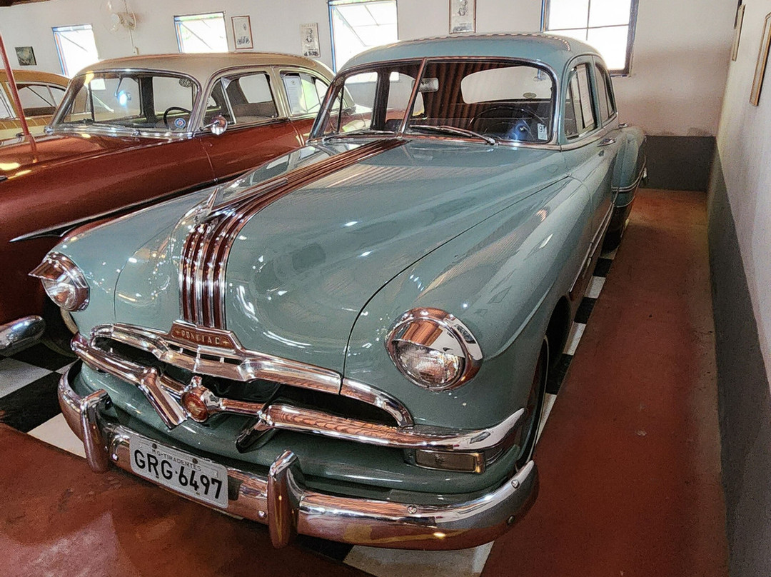Museu Do Automovel Da Estrada Real-蒂拉登特斯必去景点