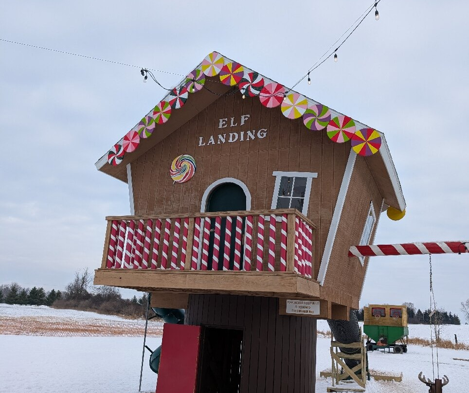 Rooftop Landing Reindeer Farm-Clare必去景点