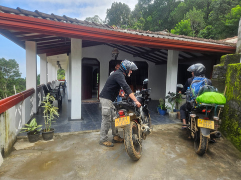 Motorbike tours by Thushan-班托塔必去景点
