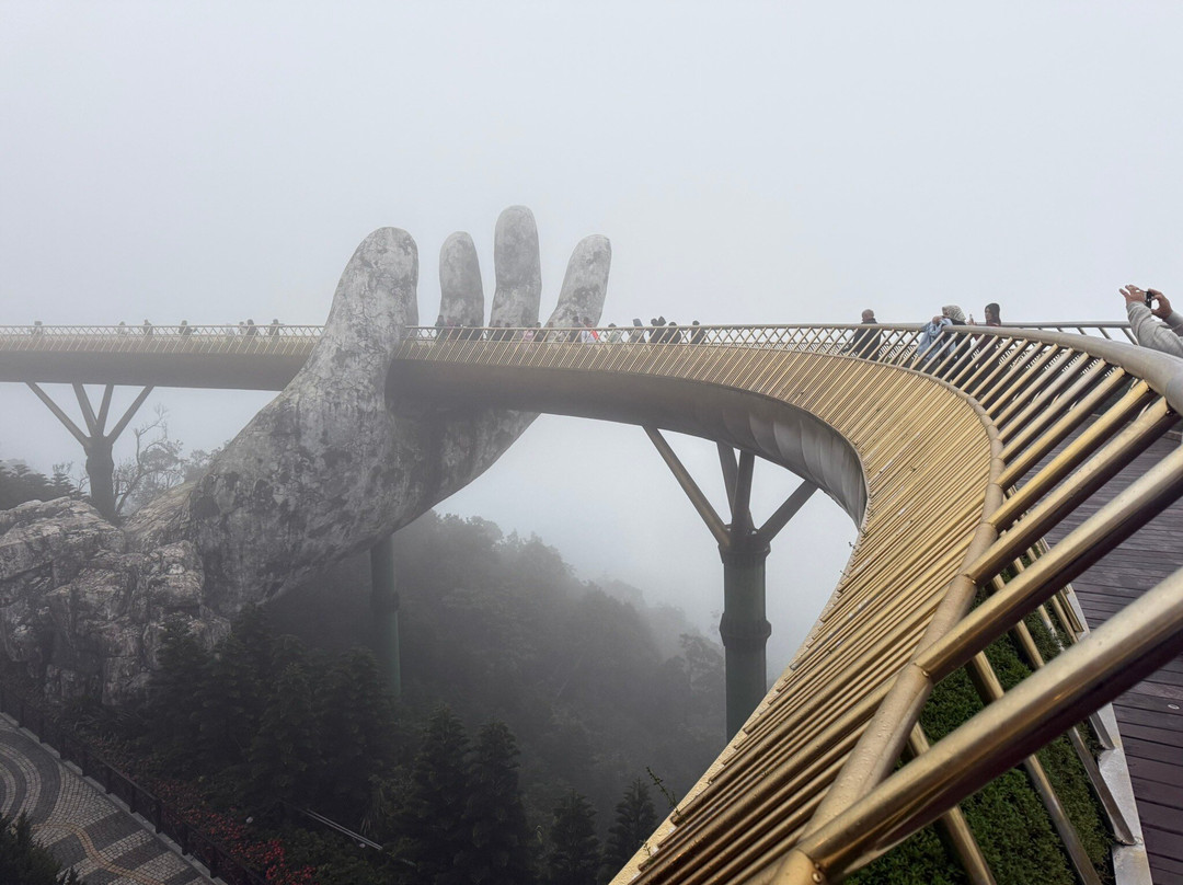 Golden Bridge-岘港必去景点