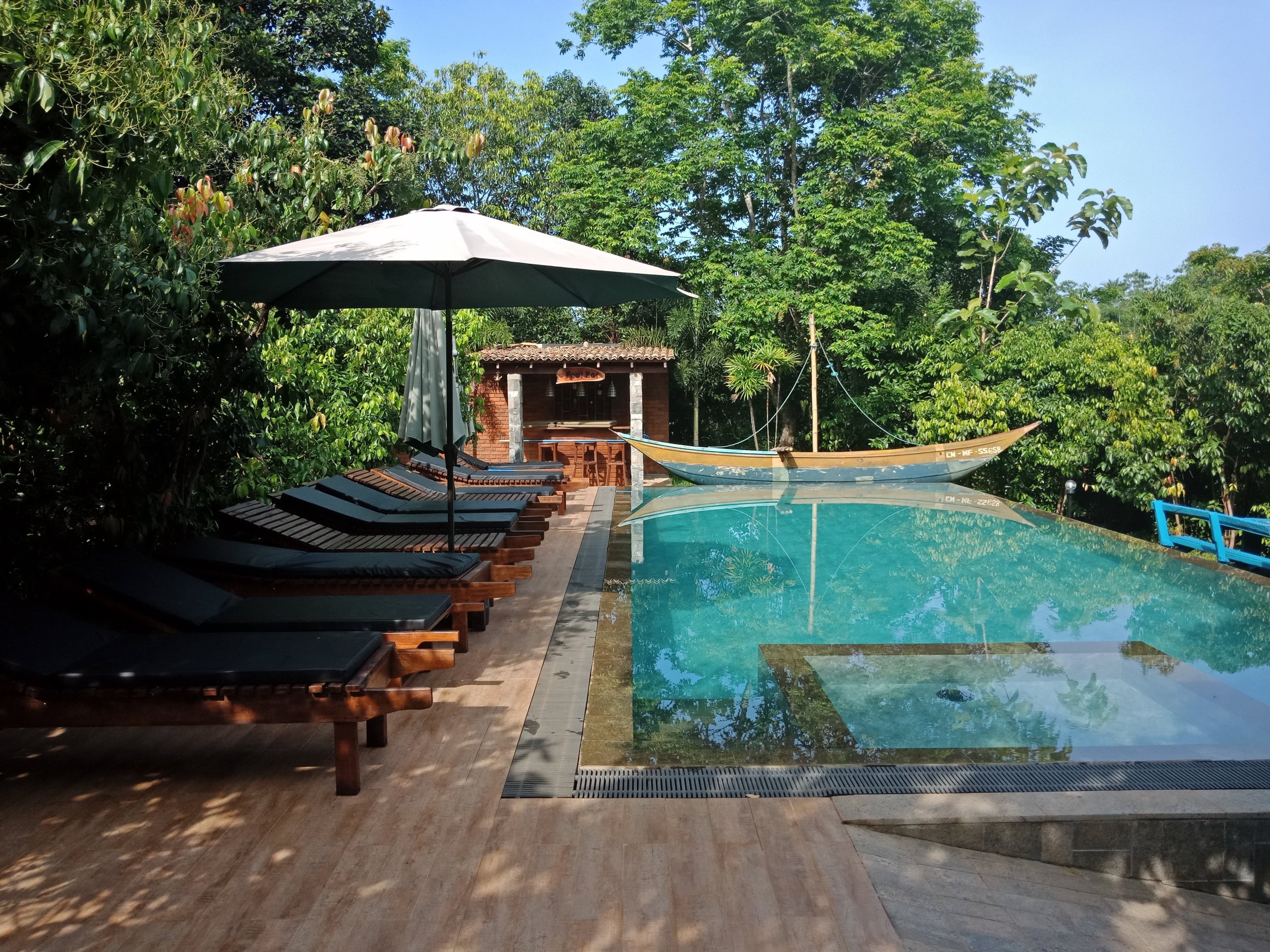 Hotel Garcinia Leaf-泳池