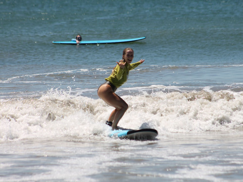 Surf & SUP Conchal-孔查沙滩必去景点