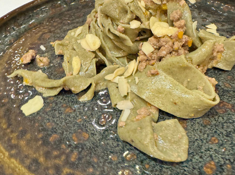 郁金香经典酒店主图