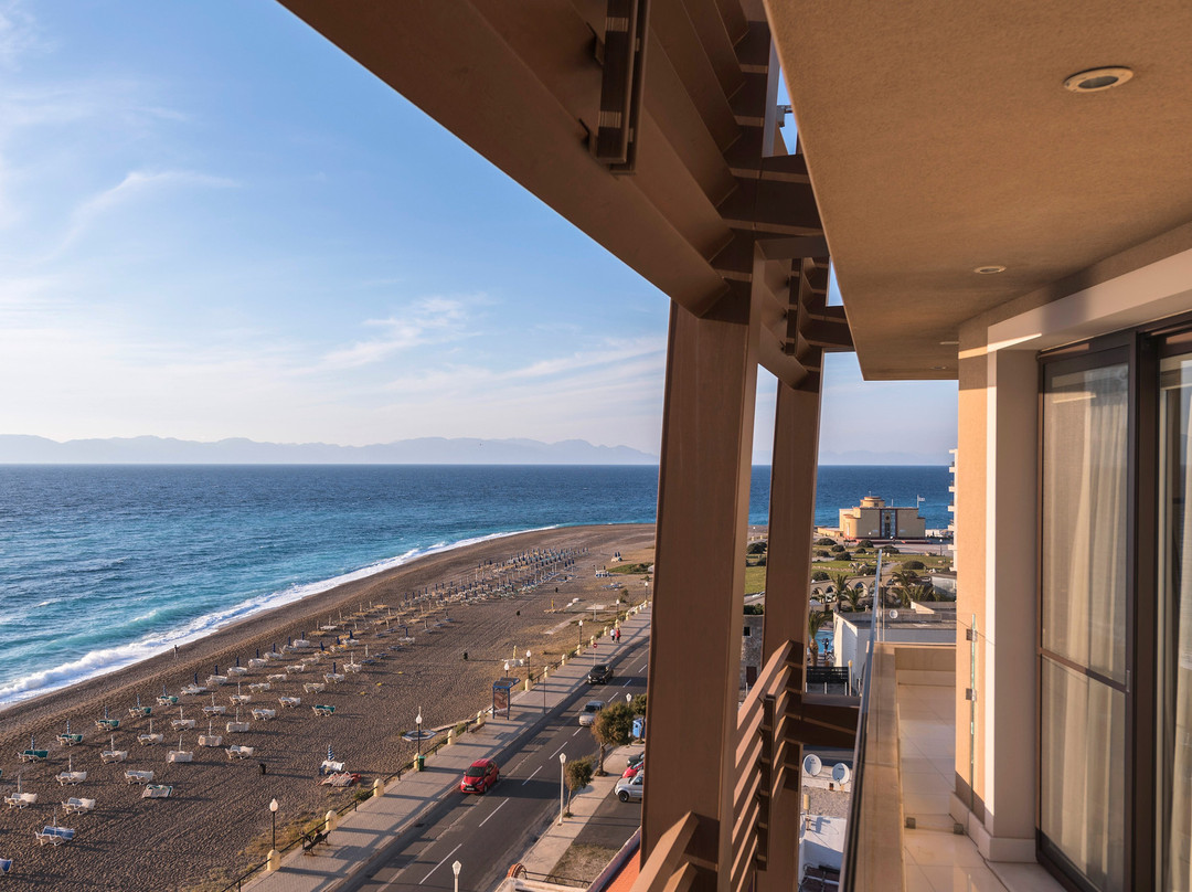 海滩美景套房酒店主图