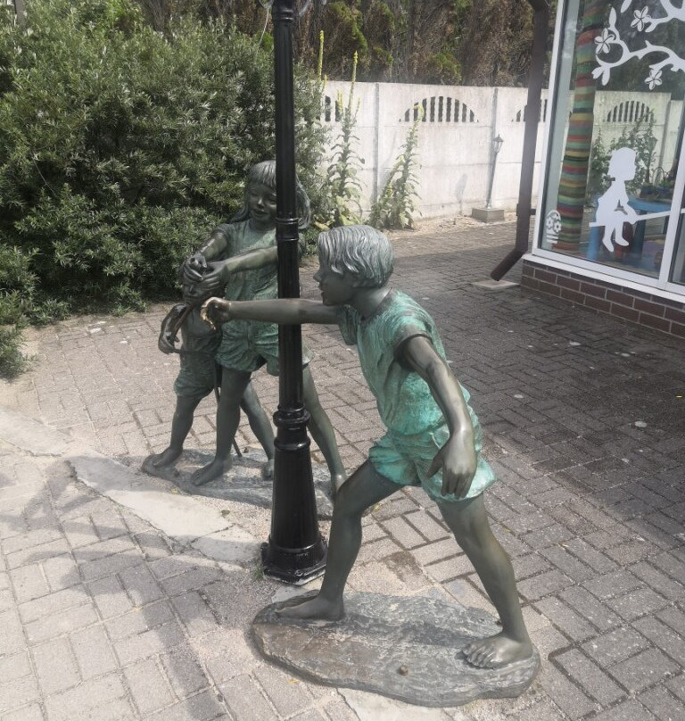 Sculptures of Children at Play-泽列诺格拉茨克必去景点