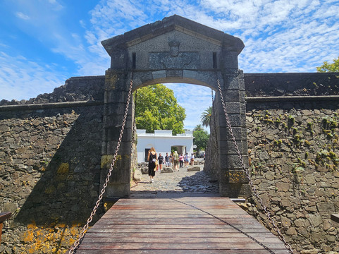 普埃塔休达德拉-科洛尼亚·德尔萨克拉门托城必去景点