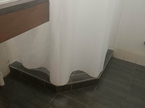 一路愉悦河流小屋主图