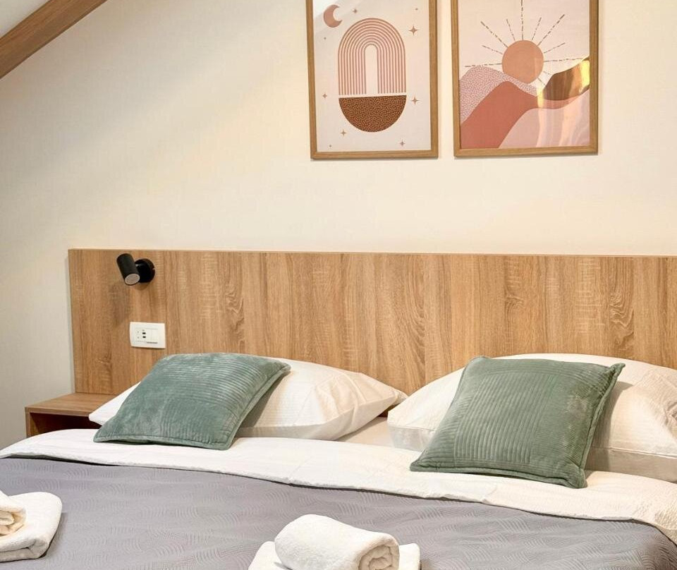 Cloud9 Airport Rooms